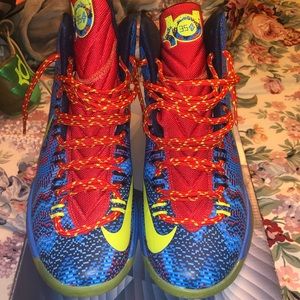 KD 5 Christmas size 8.5